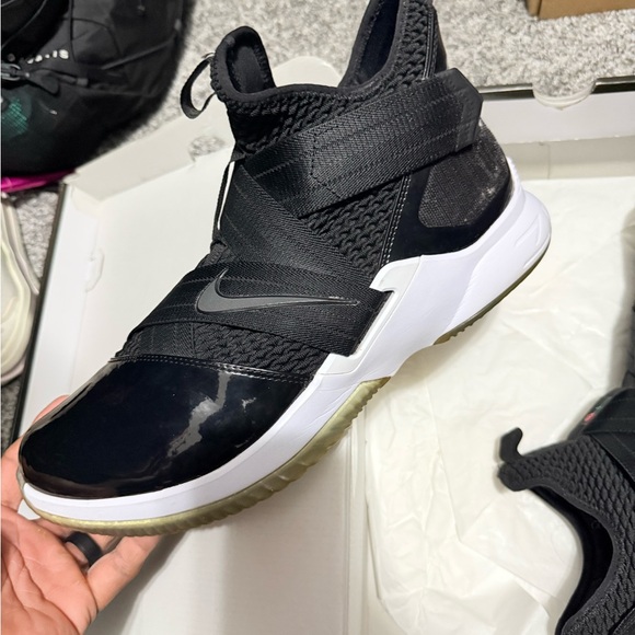 Nike Black and White Athletic Shoes - Picture 4 of 5